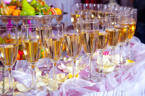 Photo: glasses of champagne glasses of champagne