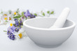 Mörser und Blüten Mörser und Blüten