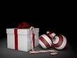 3d Rendering Geschenk mit Christbaumkugeln und Zuckerstangen