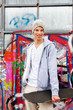 Cool blickender Jugendlicher Mann