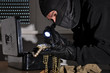 Photo: Einbrecher findet Schmuck Einbrecher findet Schmuck