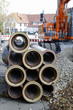 Kanalrohre auf einer Baustelle