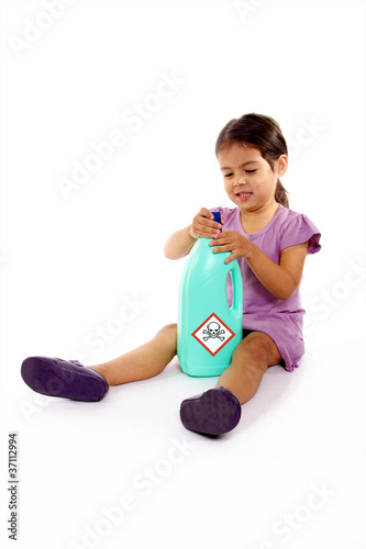 Photo: enfant danger produit toxique enfant danger produit toxique