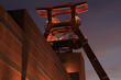 Förderturm in der Nacht