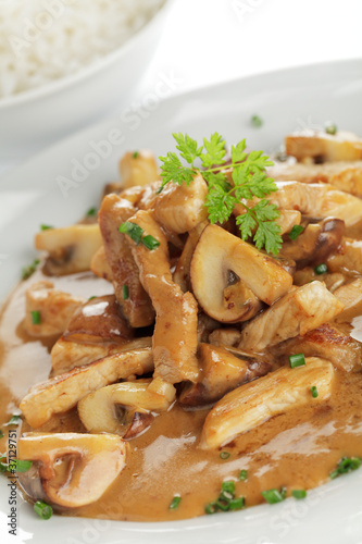 Photo: Schweinegeschnetzeltes mit Champignons und Reis Schweinegeschnetzeltes mit Champignons und Reis