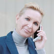 Frau beim telefonieren