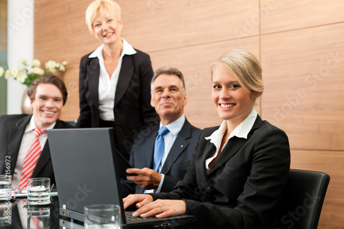 Foto: Business - Besprechung in einem Büro Business - Besprechung in einem Büro