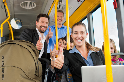 Photo: Fahrgäste in einem Bus Fahrgäste in einem Bus