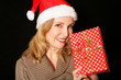 reife Frau mit Geschenk