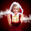 Weihnachtsfrau mit Geschenk