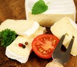 Weichkäse mit Tomate
