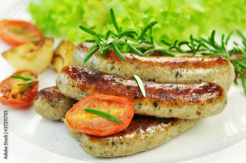 Photo: Grillwürstchen mit Salat Grillwürstchen mit Salat