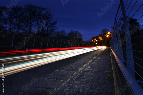 Foto: speeding car lights speeding car lights