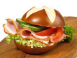 Laugenbrötchen mit Schinken