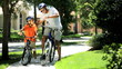 Vídeo: Ethnic Father & Son on Bicycles Ethnic Father & Son on Bicycles