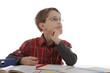 enfant avec lunettes faisant ses devoirs enfant avec lunettes faisant ses devoirs