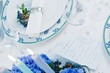 Gedeckter Tisch mit Speisekarte