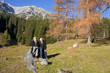Seniorenpaar unterm Dachstein
