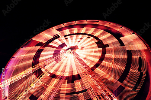 Foto: spinning big wheel spinning big wheel