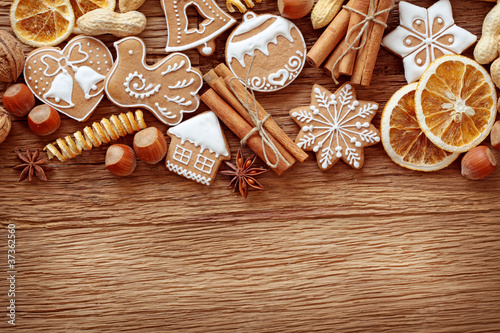 Photo: Gingerbread cookies and spices Gingerbread cookies and spices