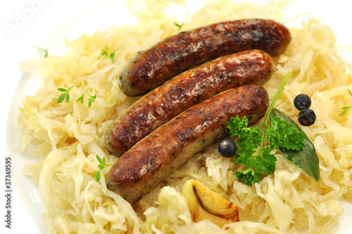 Photo: Bratwurst mit Sauerkraut Bratwurst mit Sauerkraut
