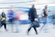 Foto: Businessman rushing to office Businessman rushing to office