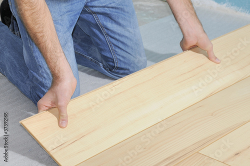 Foto: Verlegen von Laminat Verlegen von Laminat