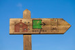 Foto: Wegweiser aus Holz Wegweiser aus Holz