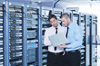 Foto: it enineers in network server room it enineers in network server room