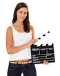 Attraktive junge Frau mit Filmklappe