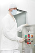 Foto: pharmaceutical factory worker pharmaceutical factory worker