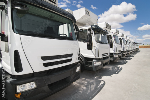 Photo: Flota de camiones de transporte. Flota de camiones de transporte.