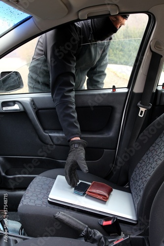 Foto: Diebstahl aus Auto Diebstahl aus Auto