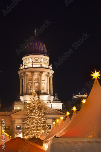 Photo: Weihnachtsmarkt am Gendarmenmarkt in Berlin Weihnachtsmarkt am Gendarmenmarkt in Berlin