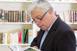 Der Mann in der Bibliothek Der Mann in der Bibliothek