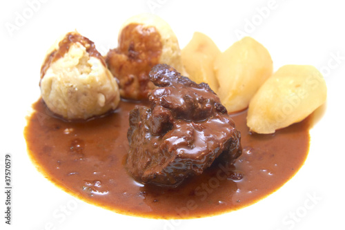 Foto: Rehkeule mit Gewürzbirnen und Knödel Rehkeule mit Gewürzbirnen und Knödel