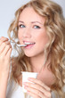 Foto: Portrait of woman eating yogurt Portrait of woman eating yogurt