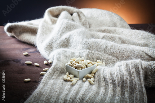Photo: haricot beans in bowl and texture of wool haricot beans in bowl and texture of wool