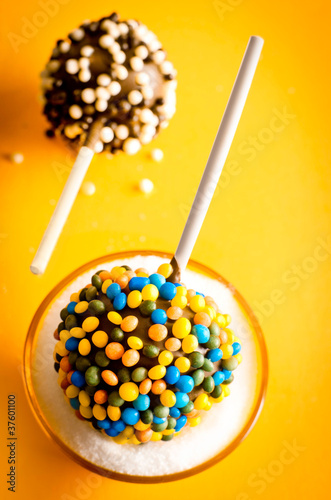 Photo: two cakepops two cakepops