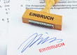 Holzstempel auf Dokument: Einbruch