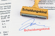 Holzstempel auf Dokument: Scheidungskind
