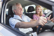 Foto: Smiling couple driving in car Smiling couple driving in car