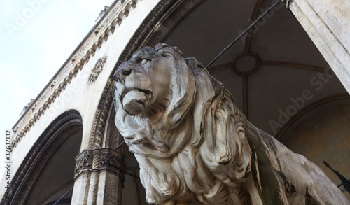 Photo: lions at Feldherrnhalle lions at Feldherrnhalle