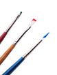 3 pinceau, peinture vert, rouge, bleu