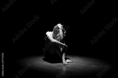 Foto: Depressed young lonely woman Depressed young lonely woman