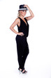 Junge blonde Frau mit Hut