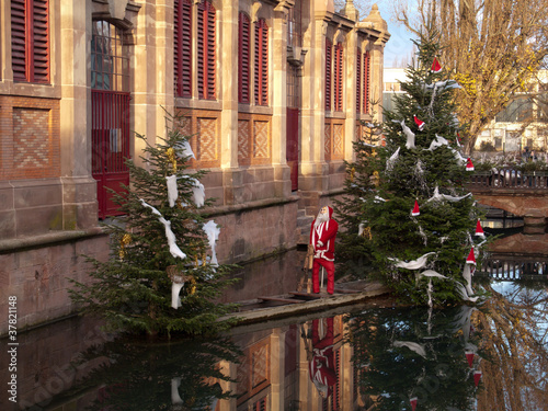Photo: Père Noël sur sa barque Père Noël sur sa barque