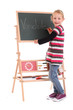 Kind an Schreibtafel