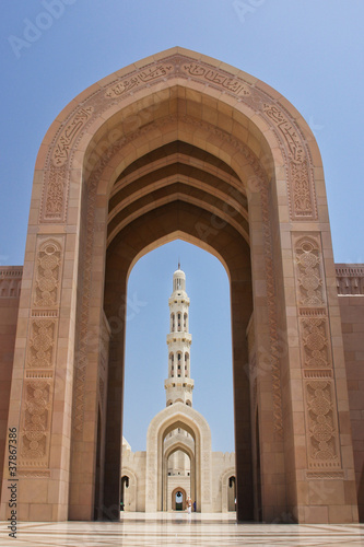 Photo: Muscat, Oman - Sultan Qaboos Grand Mosque - Courtyard Muscat, Oman - Sultan Qaboos Grand Mosque - Courtyard