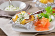 Folienkartoffel mit Kräuerquark und Räucherlachs